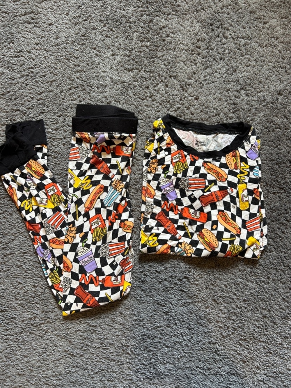 Dream big little co. Kids Black Checkered Fast-Food Print Pajama Set. Size 6/6t